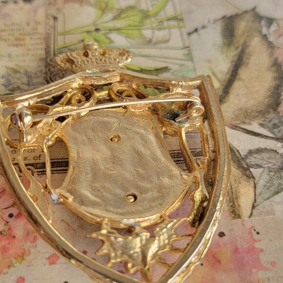 Brooch Women Vintage Anchor Pin Navy Enamel Nautical Gold Tone Lapel Brooch - Picture 9 of 10